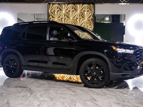 Used 2025 Honda Pilot Black Edition image 1