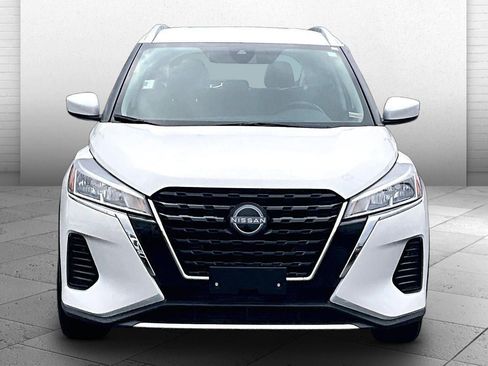Used 2023 Nissan Kicks SV image 2