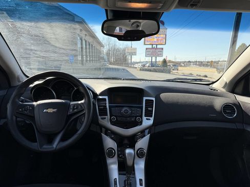 Used 2015 Chevrolet Cruze LT image 25