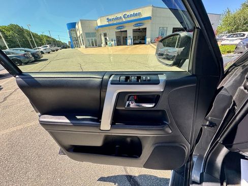 Used 2022 Toyota 4Runner SR5 Premium w/ Moonroof Package AWD/4WD image 20