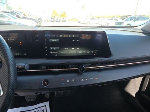 Used 2024 Nissan Ariya FWD image 17
