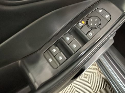 Used 2025 Nissan Rogue SV FWD image 11