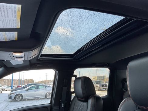 Used 2023 Nissan Frontier PRO-4X w/ Pro-4X Premium Package AWD/4WD image 12