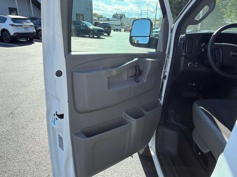 Used 2018 GMC Savana 2500 w/ Driver Convenience Package RWD image 30