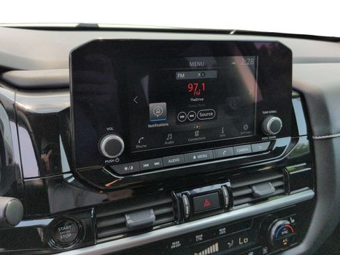 Used 2025 Nissan Pathfinder SV FWD image 13