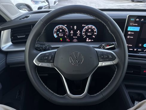 New 2026 Volkswagen Tiguan SE image 18