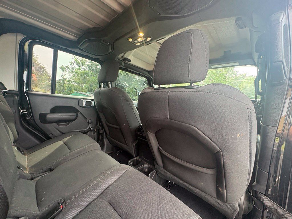Used 2023 Jeep Gladiator Sport AWD/4WD image 15