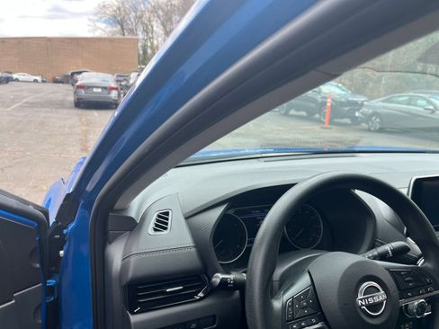 Used 2025 Nissan Sentra SV image 32