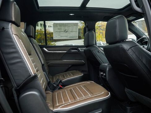 New 2026 GMC Acadia Denali Ultimate w/ LPO, Floor Liner Package AWD/4WD image 13