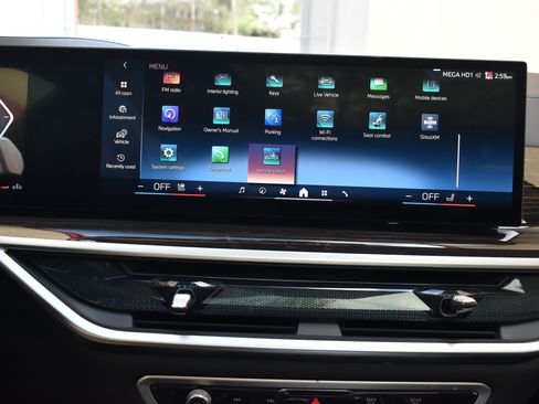 Used 2025 BMW X7 xDrive40i AWD/4WD image 36
