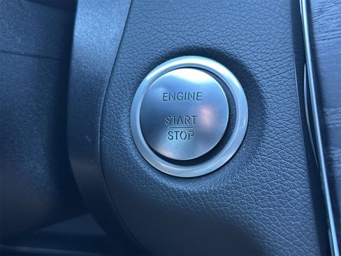 Used 2018 Mercedes-Benz C 300 Sedan image 23