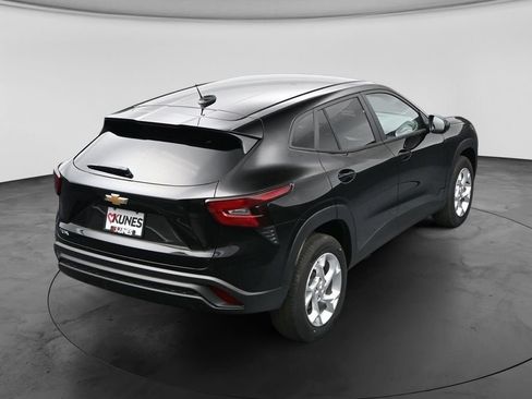 New 2026 Chevrolet Trax LS w/ LS Convenience Package FWD image 38