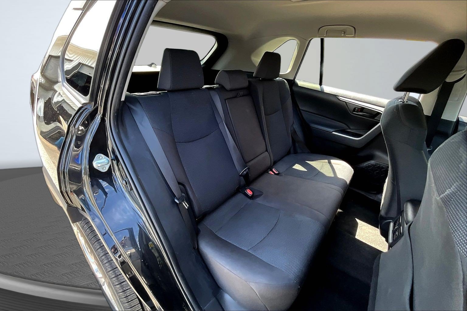 Used 2023 Toyota RAV4 LE AWD/4WD image 23