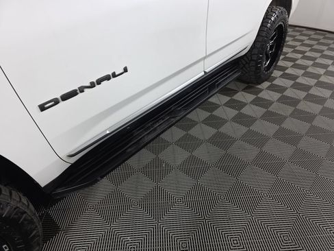 Used 2022 GMC Yukon Denali AWD/4WD image 10