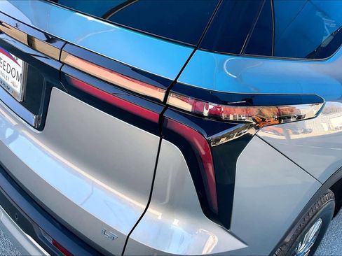 Used 2024 Chevrolet Traverse LT image 28