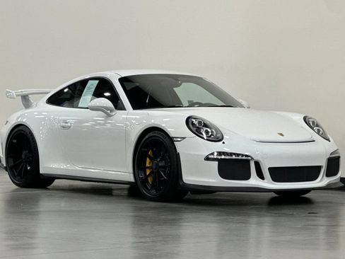Used 2015 Porsche 911 GT3 RWD image 2