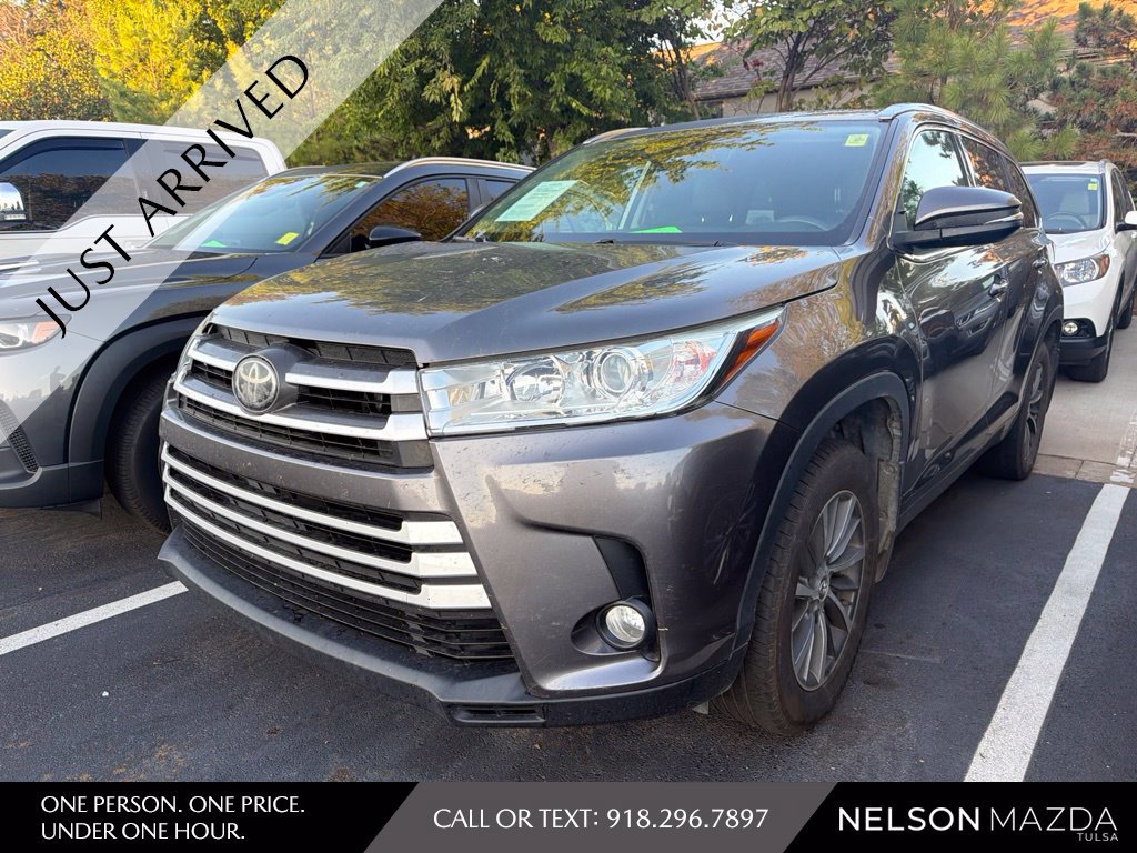 Used 2018 Toyota Highlander XLE FWD image 1