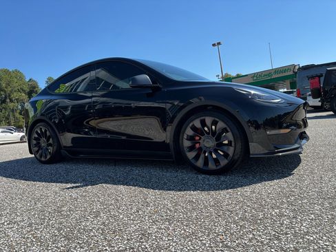 Used 2021 Tesla Model Y Performance image 9