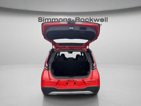 Used 2025 Kia Soul LX w/ LX Technology Package FWD image 16