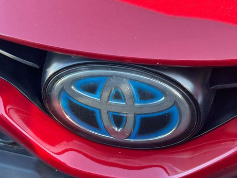 Used 2019 Toyota Camry SE w/ Sunroof Package image 13