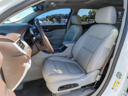 Used 2017 GMC Acadia SLT FWD image 15