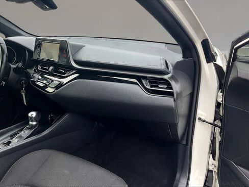 Used 2018 Toyota C-HR XLE FWD image 25