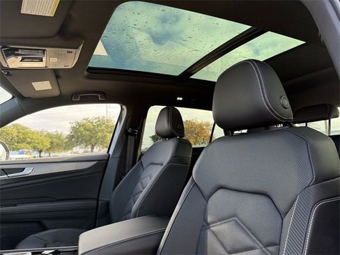 New 2026 Volkswagen Atlas Cross Sport SE image 17