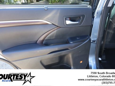 Used 2016 Toyota Highlander Limited Platinum AWD/4WD image 28