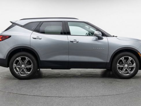 Used 2025 Chevrolet Blazer LT FWD image 11