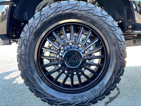 Used 2025 Ford F450 Platinum w/ FX4 Off-Road Package AWD/4WD image 35