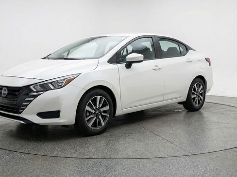 Used 2025 Nissan Versa SV FWD image 3