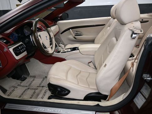 Used 2015 Maserati GranTurismo Convertible image 11