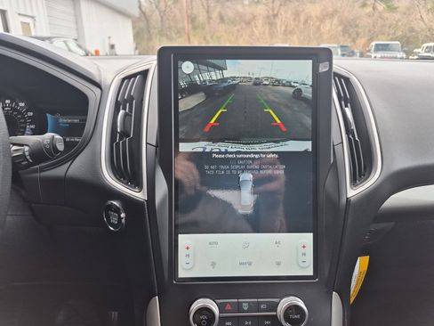 Used 2024 Ford Edge SE w/ Black Appearance Package image 32