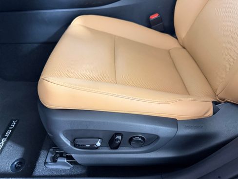 Used 2024 Lexus UX 250h FWD w/ Premium Package image 12