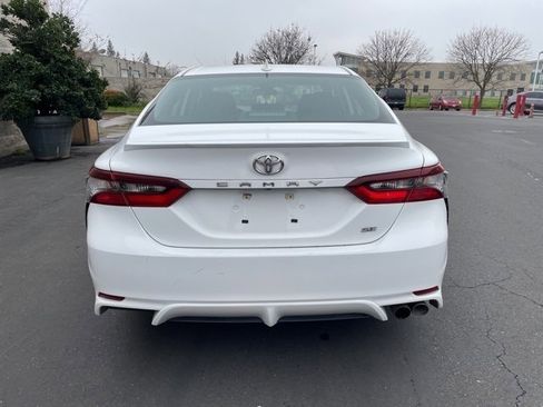 Used 2024 Toyota Camry SE image 5