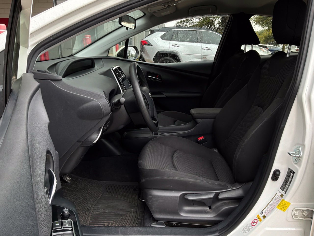 Used 2021 Toyota Prius LE FWD image 10