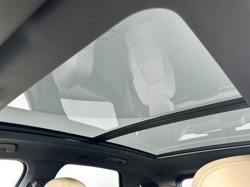 Certified 2025 Porsche Cayenne image 37