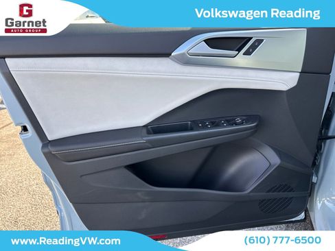 New 2026 Volkswagen Taos SE image 12