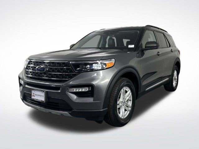 Used 2023 Ford Explorer XLT w/ Equipment Group 202A AWD/4WD image 2
