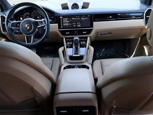 Used 2021 Porsche Cayenne Base image 14