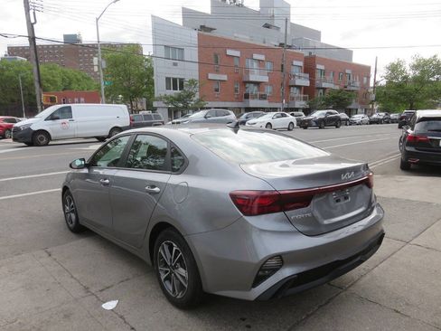 Used 2023 Kia Forte LXS w/ LXS Technology Package FWD image 5