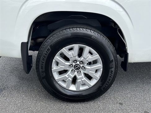 Certified 2024 Nissan Frontier SV w/ SV Convenience Package image 18