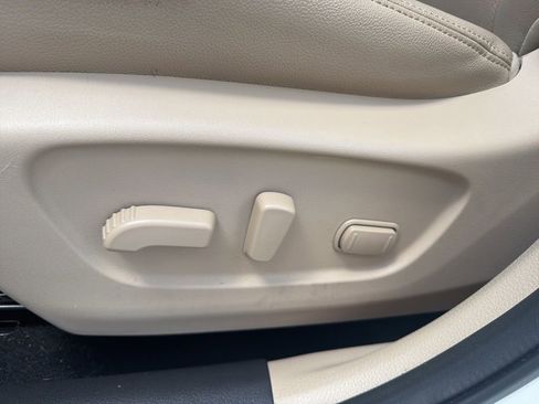 Used 2016 Nissan Rogue SL w/ SL Premium Package image 16