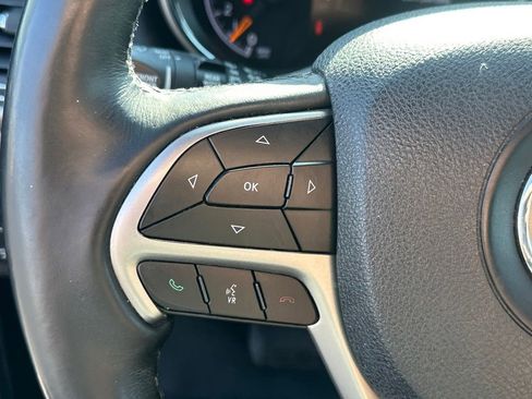 Used 2018 Jeep Grand Cherokee Altitude AWD/4WD image 17