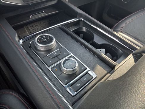 Used 2023 Ford Expedition Limited image 24