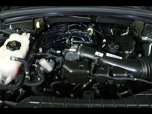 Used 2023 Jeep Grand Cherokee Limited w/ Black Appearance Package image 19