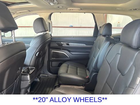 Used 2024 Kia Telluride SX w/ Towing Package FWD image 27