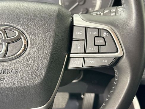 Certified 2024 Toyota Highlander LE image 17