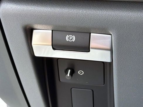 New 2026 Land Rover Defender 110 X-Dynamic SE AWD/4WD image 31