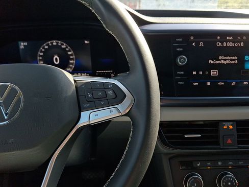 Certified 2022 Volkswagen Taos SE FWD image 22